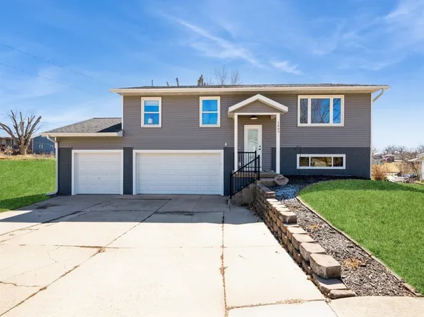 1809 Shawnee Ct NW, Cedar Rapids, IA 52405