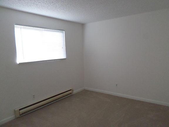 3rd image of 1422 Josephine Ct SE