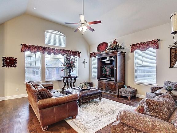 5th image of 5432 Locust Dr