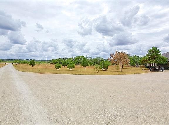 3rd image of 3190 Us Highway 83 84