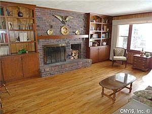 3rd image of 8 Bovington Ln