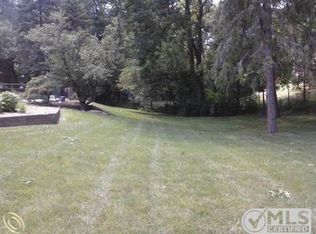 2205 Dalesford Dr, Troy, MI 48098