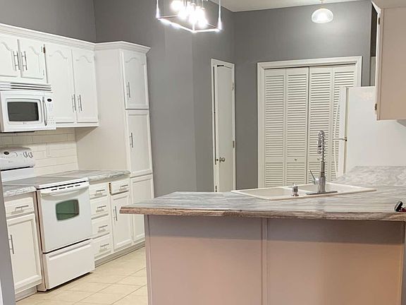 4th image of 763 Coyote Way #1