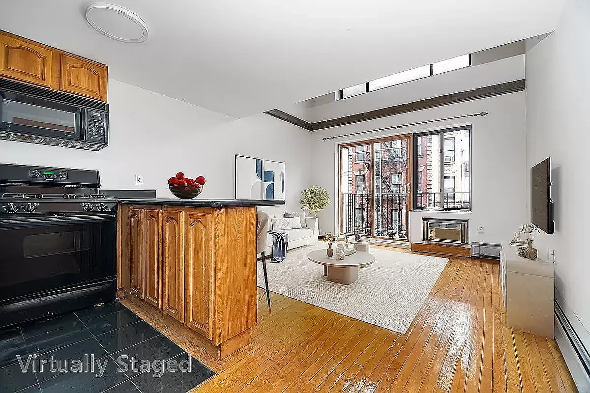 Photo 1 of 11 - 212 E 10th St #4A - Manhattan, NY Primary Photo - 212 E 10th St #4A