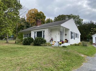 27 Munsell St, Hoosick Falls, NY 12090