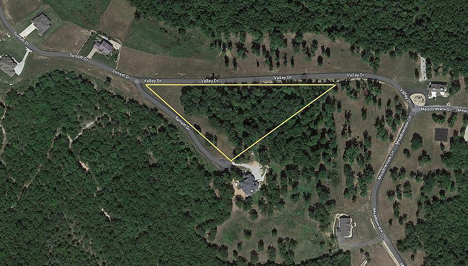 1st image of 443 Sunset Dr