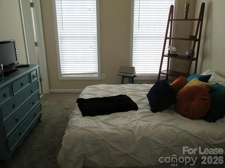 9537 Longstone Ln — Photo 7