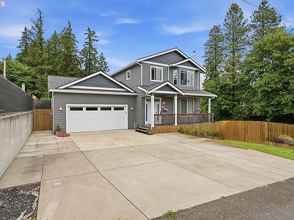 2nd image of 688 Lakeview Dr