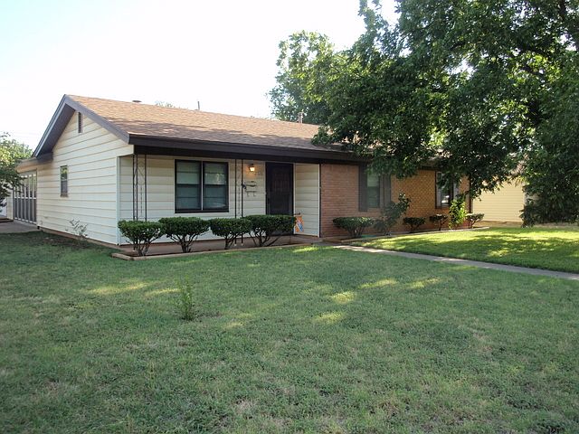 1st image of 2526 S 41st St