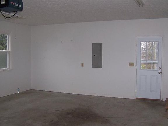 4th image of 223 Helena Dr