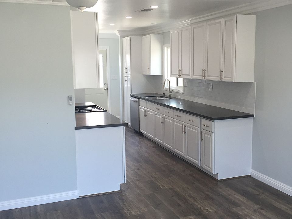 2nd image of 15203 Kornblum Ave