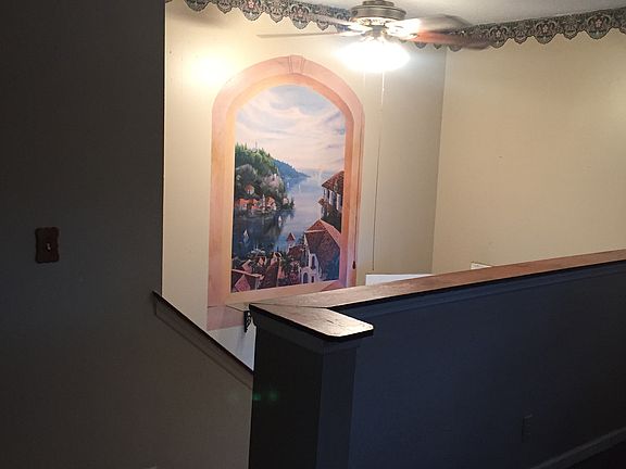 3rd image of 120 Brenda Ln