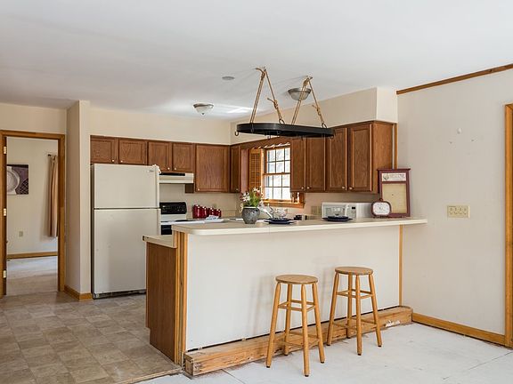 2nd image of 3852 Ericksen Cir