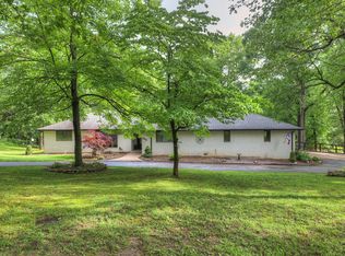 690 Cedar Ridge Dr, Neosho, MO 64850