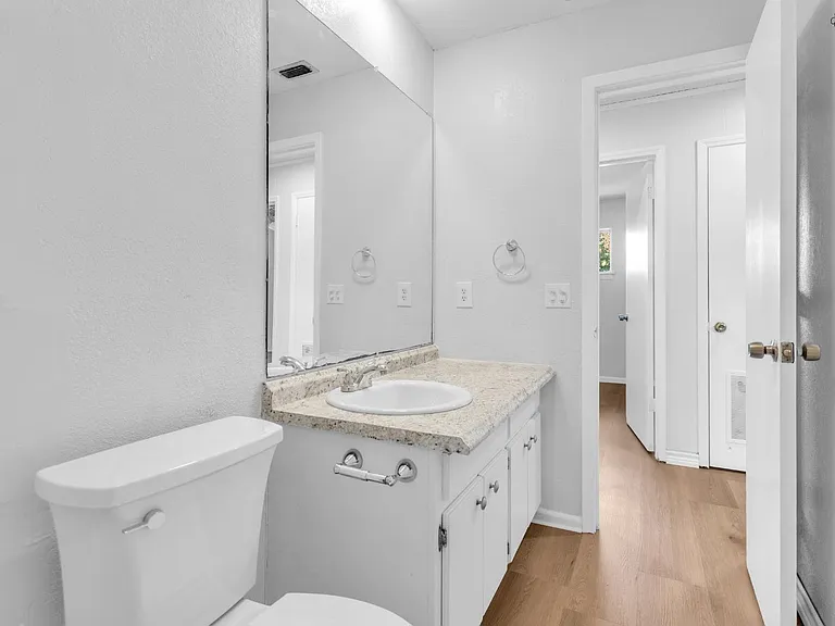 200 Linden St — Photo 18