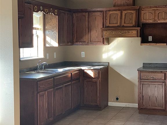 4th image of 1301 W Tilley St