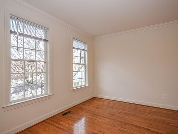 4th image of 1023 Pleasant Cir