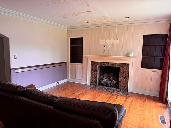 2nd image of 3372 Highland Park Pl