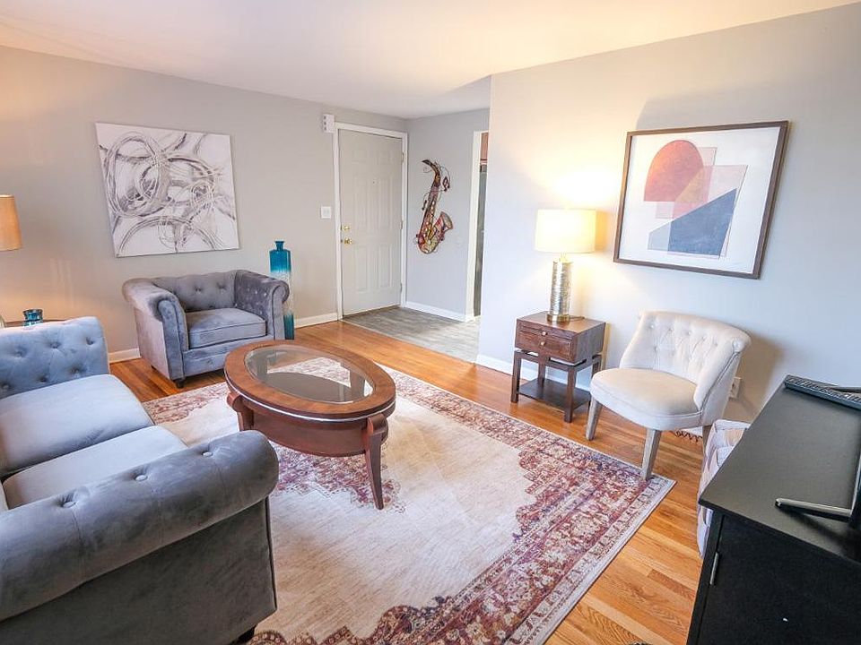 1st image of 105 N Willow St APT 3