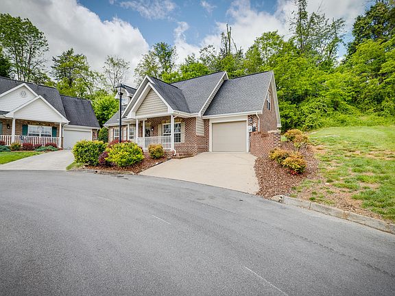 2nd image of 80 Hiddenbrook Ln #0