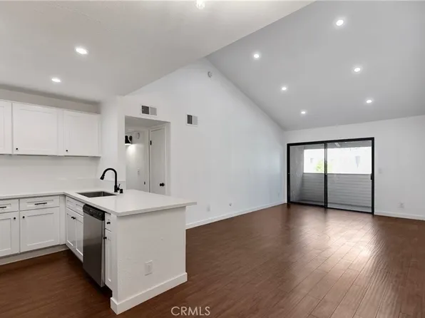 8801 Independence Ave APT 25, Canoga Park, CA 91304