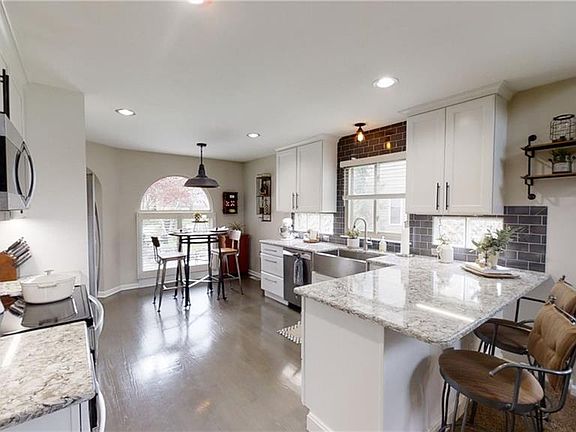 4th image of 8606 Wrenwood Cir