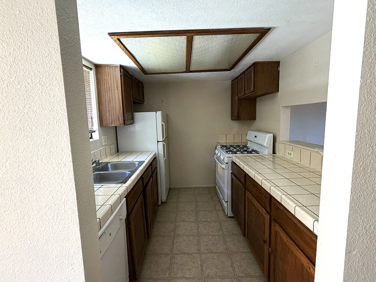 2 bed, 750 sqft, $2,295 — Photo 3