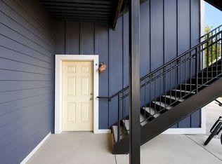 215 5th St SW APT 1D, Charlottesville, VA 22903