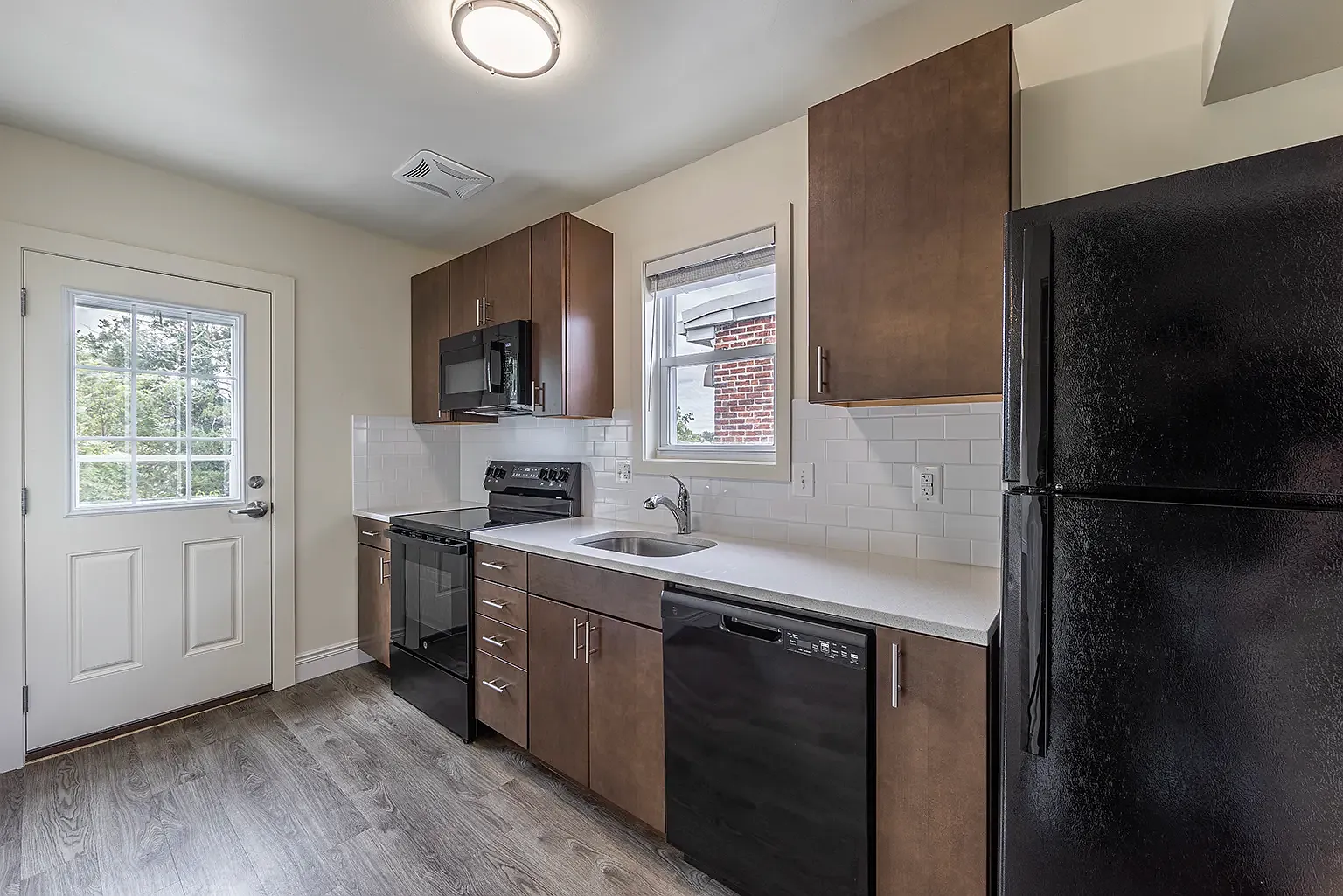 2 bed, 925 sqft, $1,950 — Photo 2