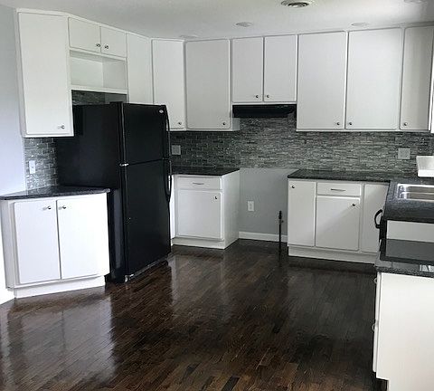 5th image of 3300 N Branch Dr