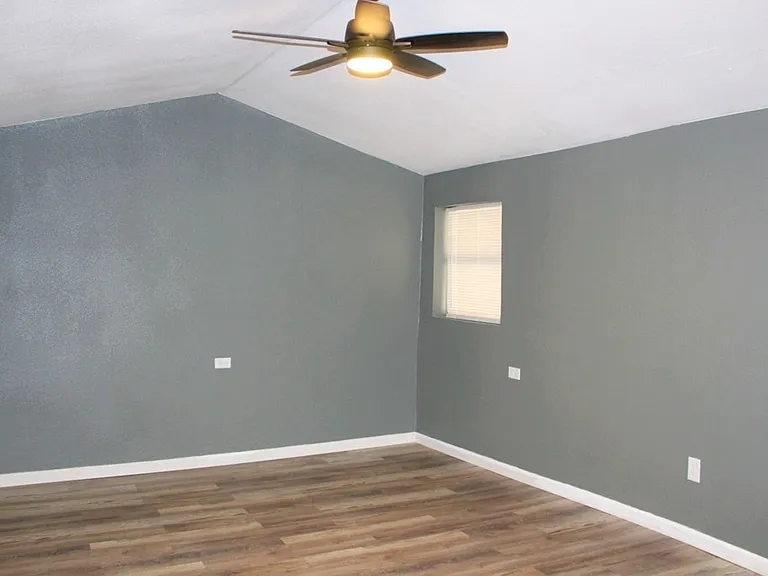 304 W James St #ID-2965 — Photo 5