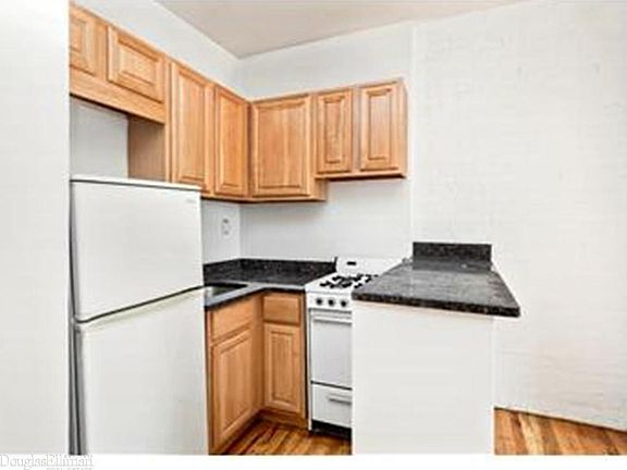 3rd image of 949 Columbus Ave APT 7