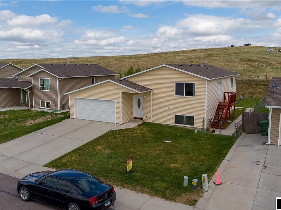 1st image of 925 Skyline Dr