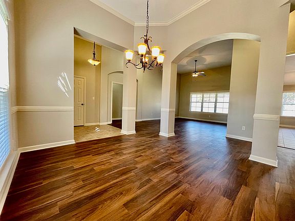 5th image of 105 Lewis Fairway Cir