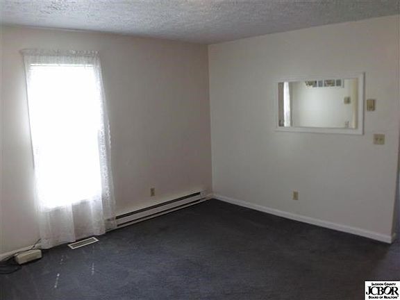 2nd image of 719 W Oak St