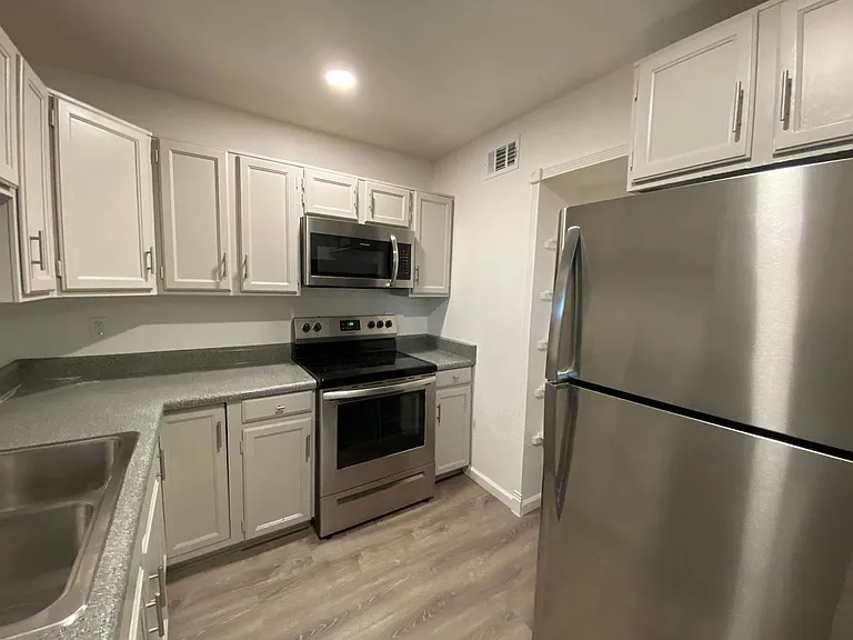 6243-6249 E Greenway Cir — Photo 28