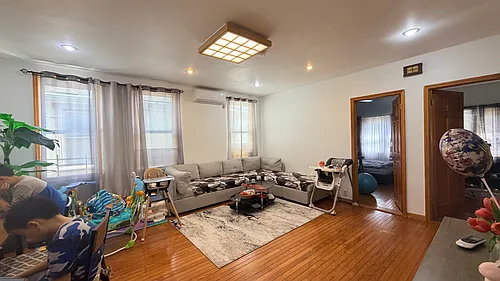 2458 E 21st St #2 Photo 1