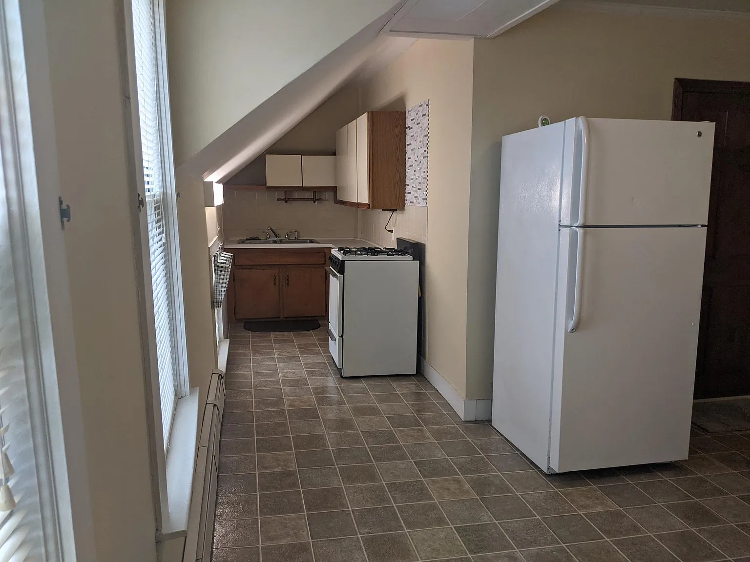 575 Mount Hope Ave — Photo 4