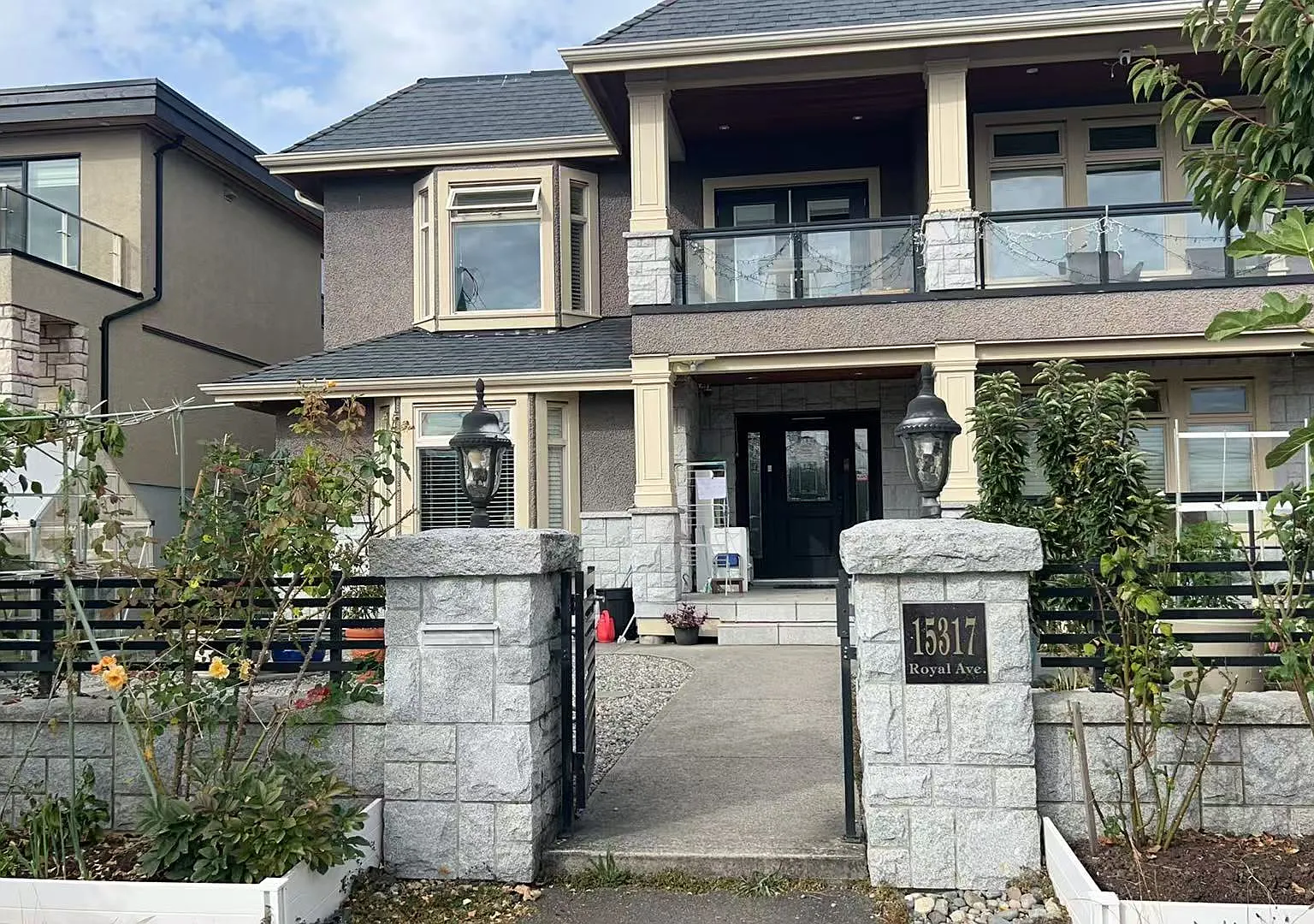 Royal Ave, White Rock — Photo 1