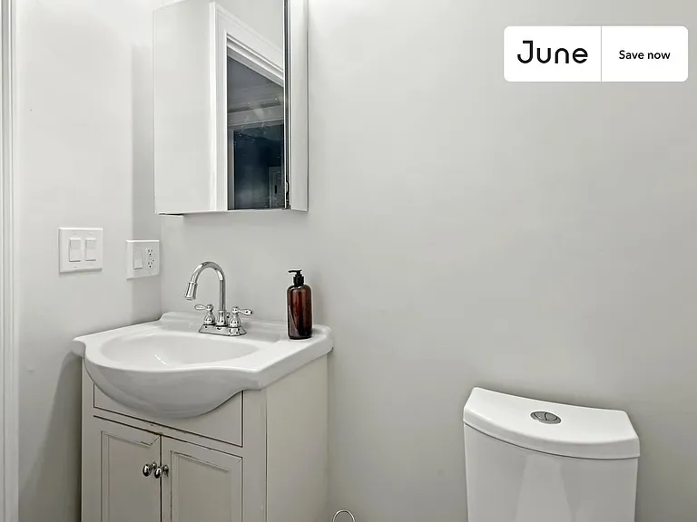 490 Washington St — Photo 9