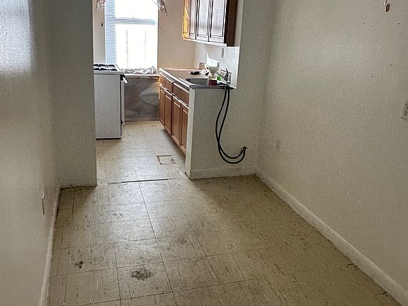3rd image of 1809 Marmion Ave APT 25