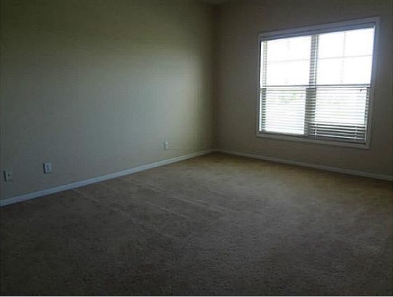 4th image of 2514 NE Oak Dr