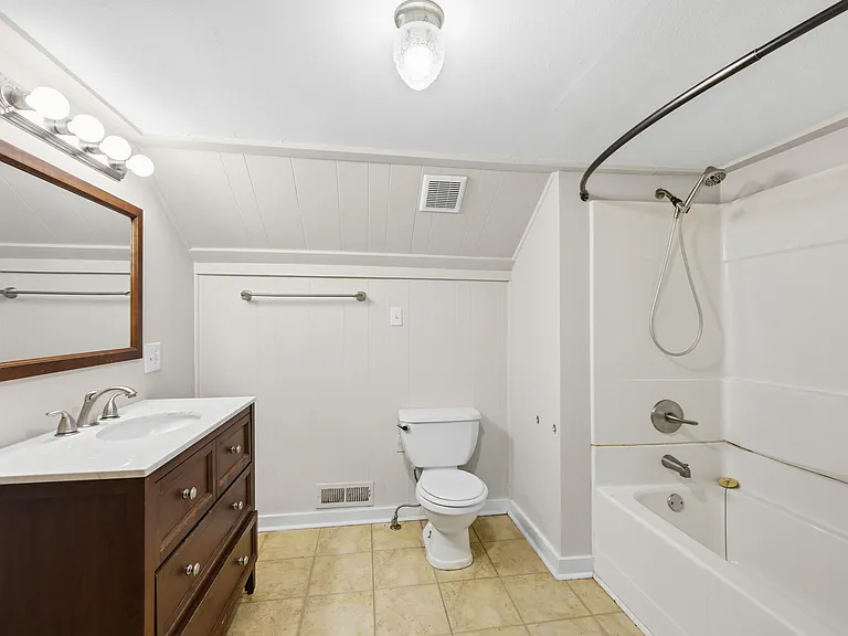 313 Knox St — Photo 10