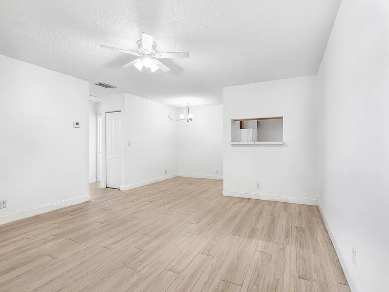 2646 Riverside Dr #2646 — Photo 3