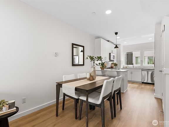 4th image of 12524 15th Avenue NE #B