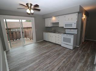 2040 Pasadena Dr #4-1-2, Dubuque, IA 52001