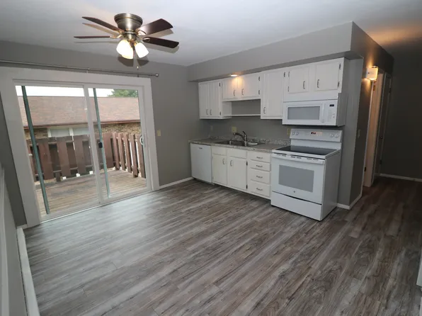 2040 Pasadena Dr #4-1-2, Dubuque, IA 52001