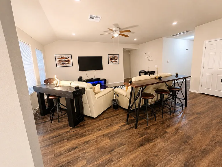 1403 Onyx St — Photo 20