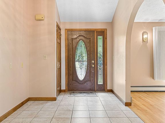 3rd image of 555 Dirigo Road