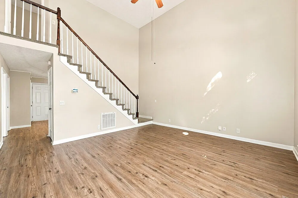 4 bed, 2.0 bath, 2082 sqft, $2,655 — Photo 4